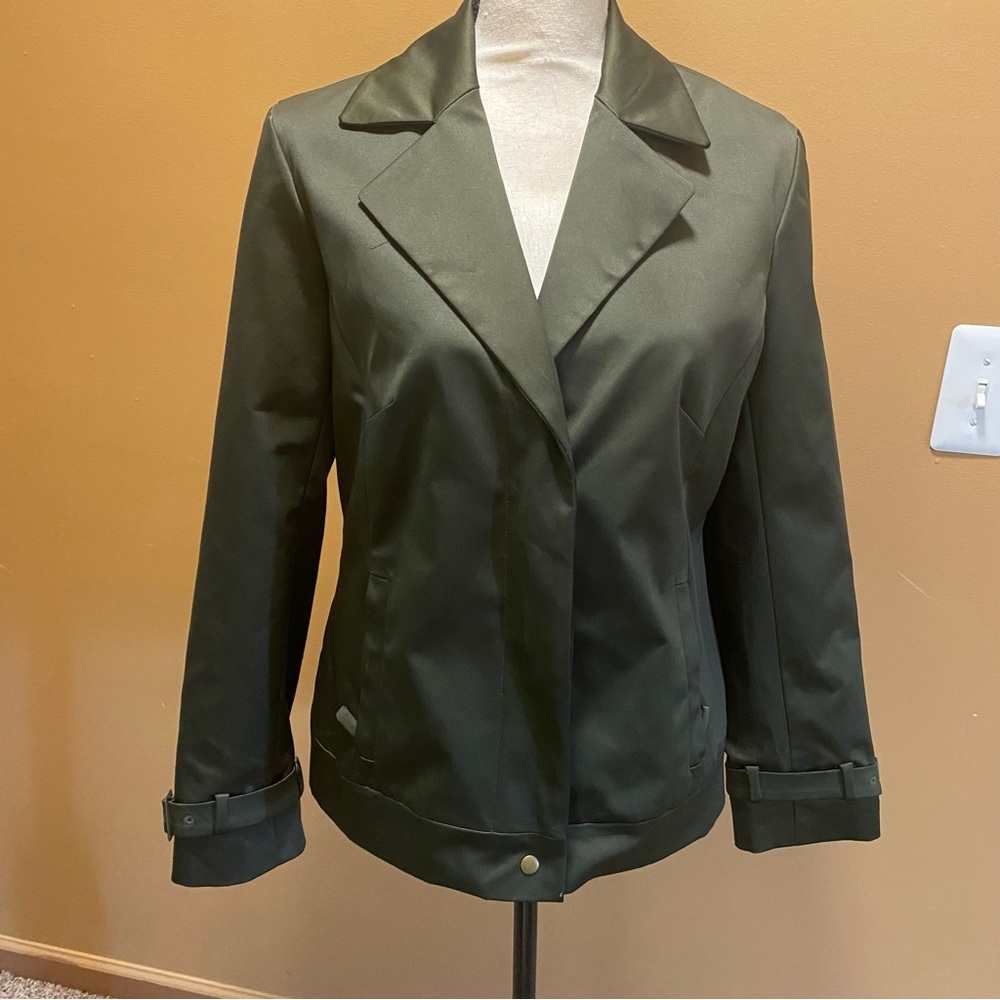 Woman’s Coldwater Creek olive army green jacket sits at waist jacket lined sz 10
